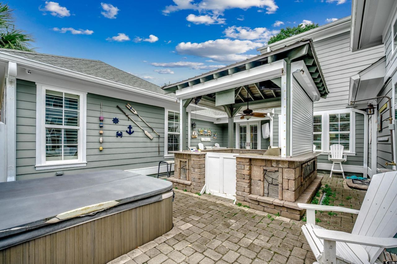 400 Banyan Place Photo 38