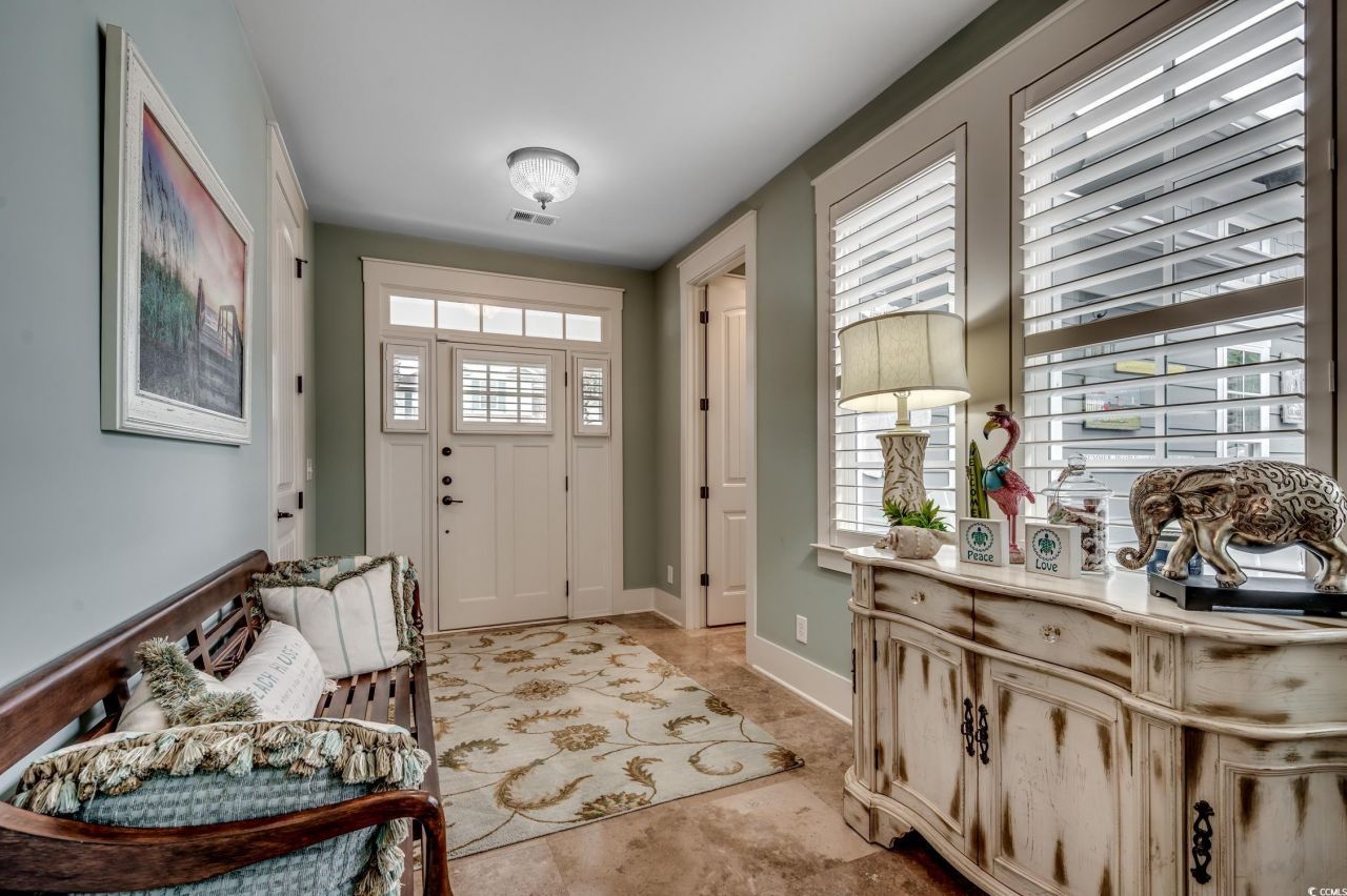 400 Banyan Place Photo 6