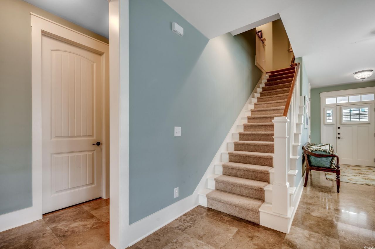 400 Banyan Place Photo 8