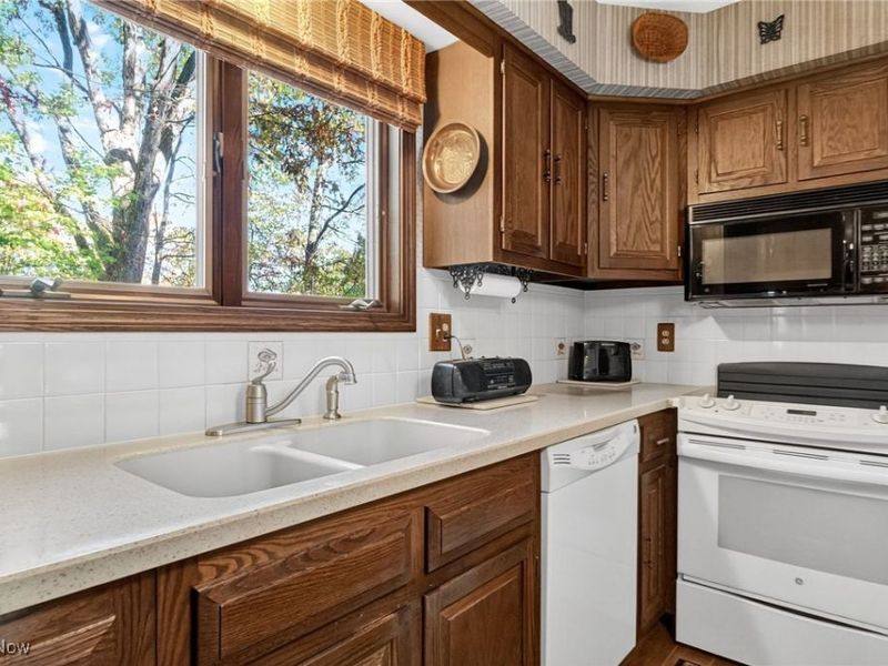 1585 Kent Street, Kent, OH 44240 Photo 19