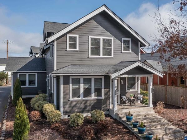 1390 Gwinn St E, Monmouth, OR 97361