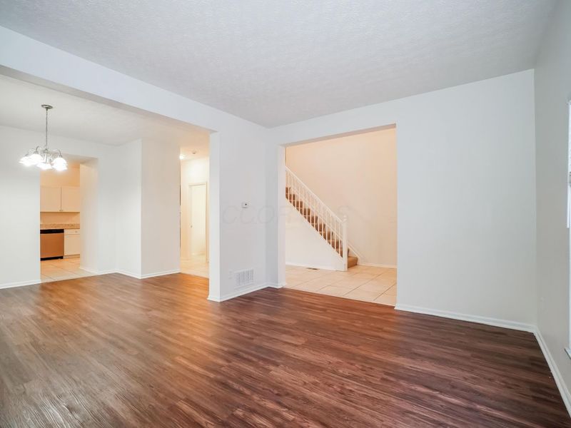 8697 Kingsley Drive, Reynoldsburg, OH 43068 Photo 3