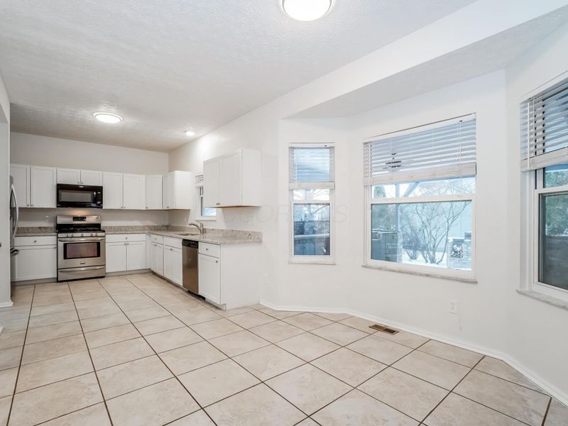 8697 Kingsley Drive, Reynoldsburg, OH 43068 Photo 5