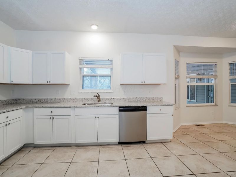 8697 Kingsley Drive, Reynoldsburg, OH 43068 Photo 7