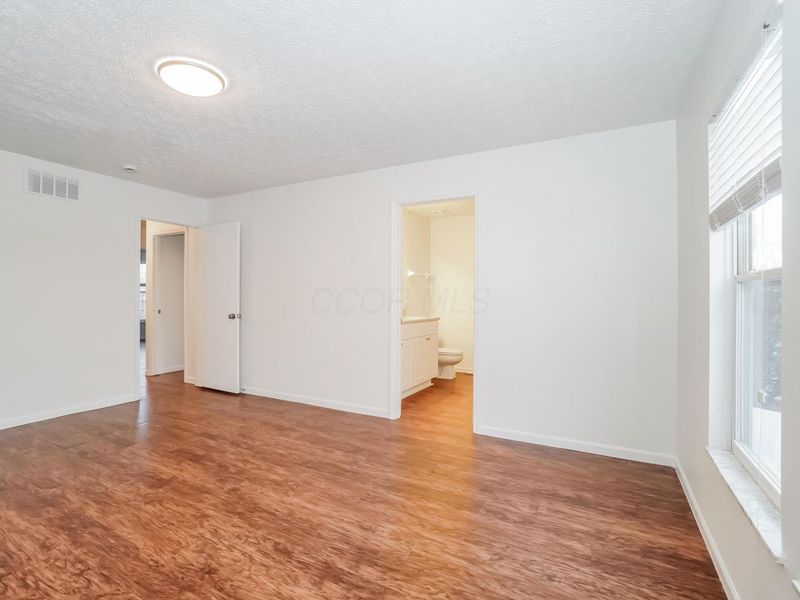 8697 Kingsley Drive, Reynoldsburg, OH 43068 Photo 9