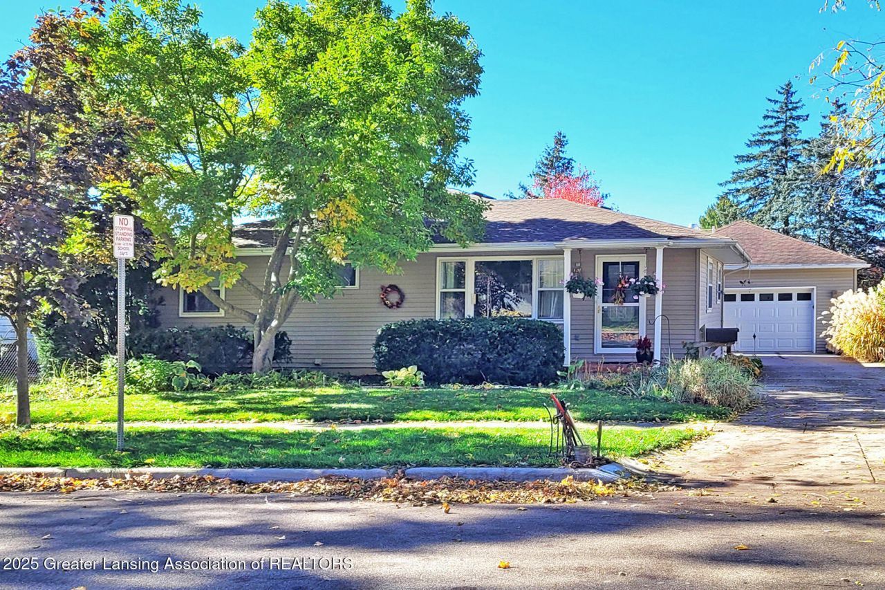 414 Green Street, Grand Ledge, MI 48837 Main Photo