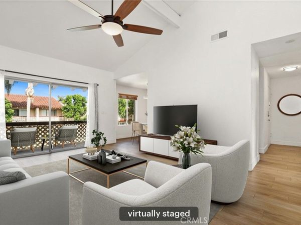 700 W La Veta Avenue, Unit T4, Orange, CA 92868