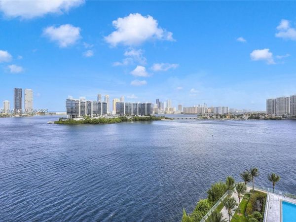 3300 NE 188th St, Unit 818, Aventura, FL 33180