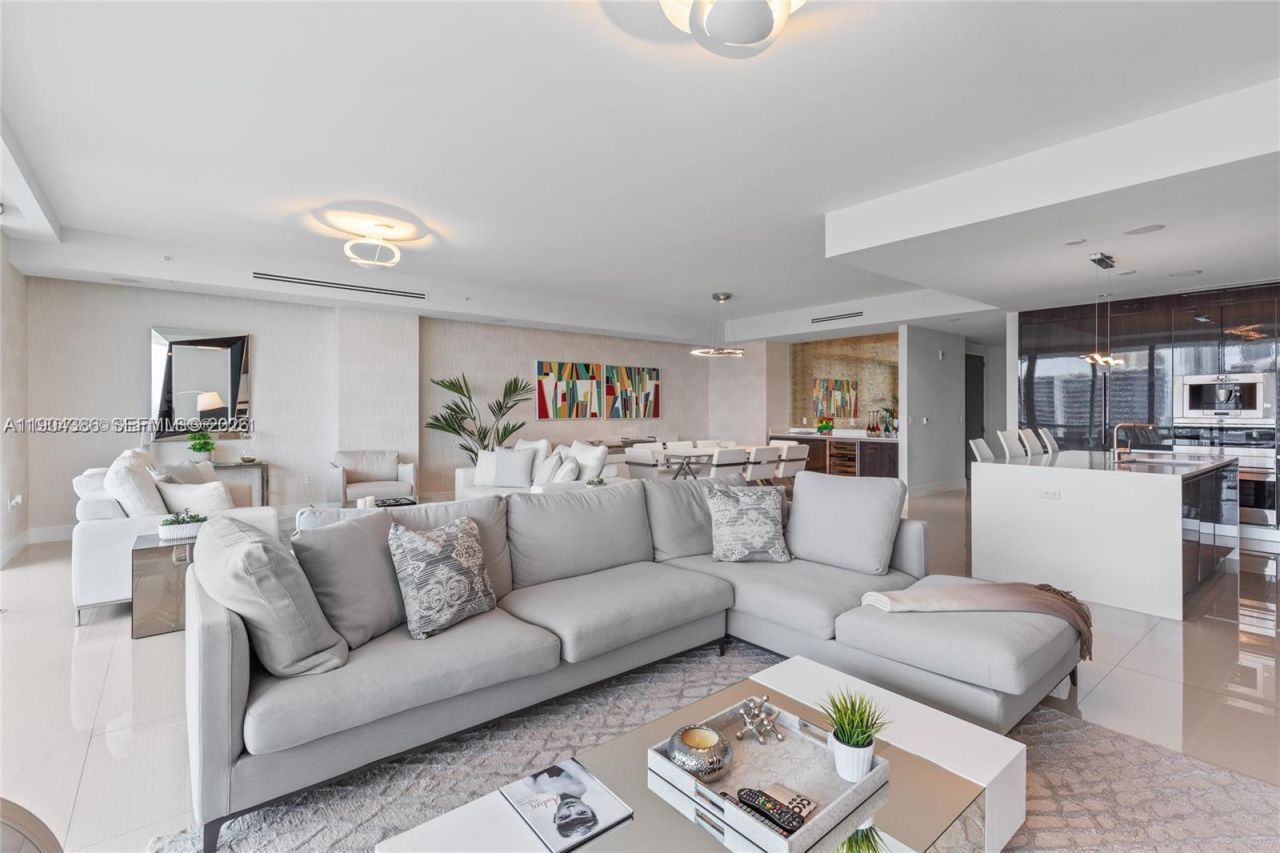 3300 NE 188th St, Unit 818, Aventura, FL 33180 Photo