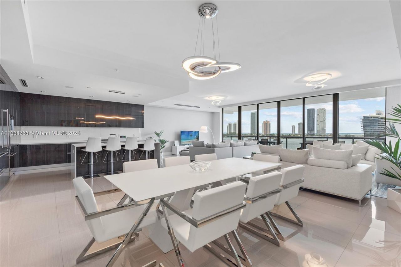 3300 NE 188th St, Unit 818, Aventura, FL 33180 Photo