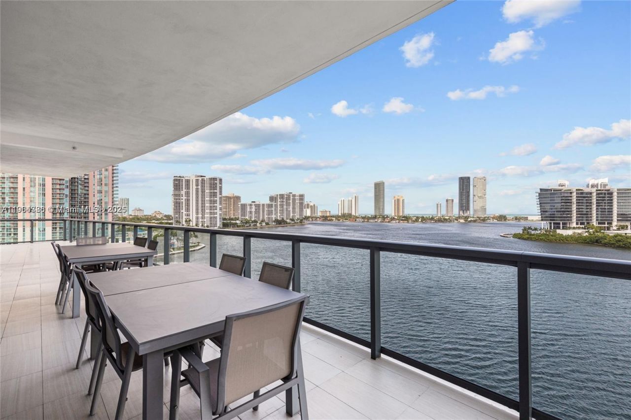 3300 NE 188th St, Unit 818, Aventura, FL 33180 Photo