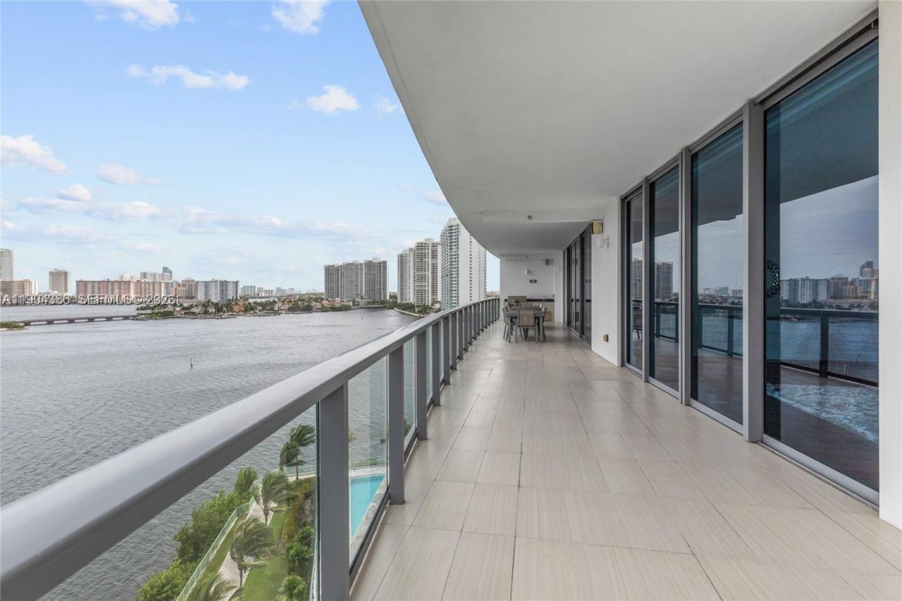 3300 NE 188th St, Unit 818, Aventura, FL 33180 Photo