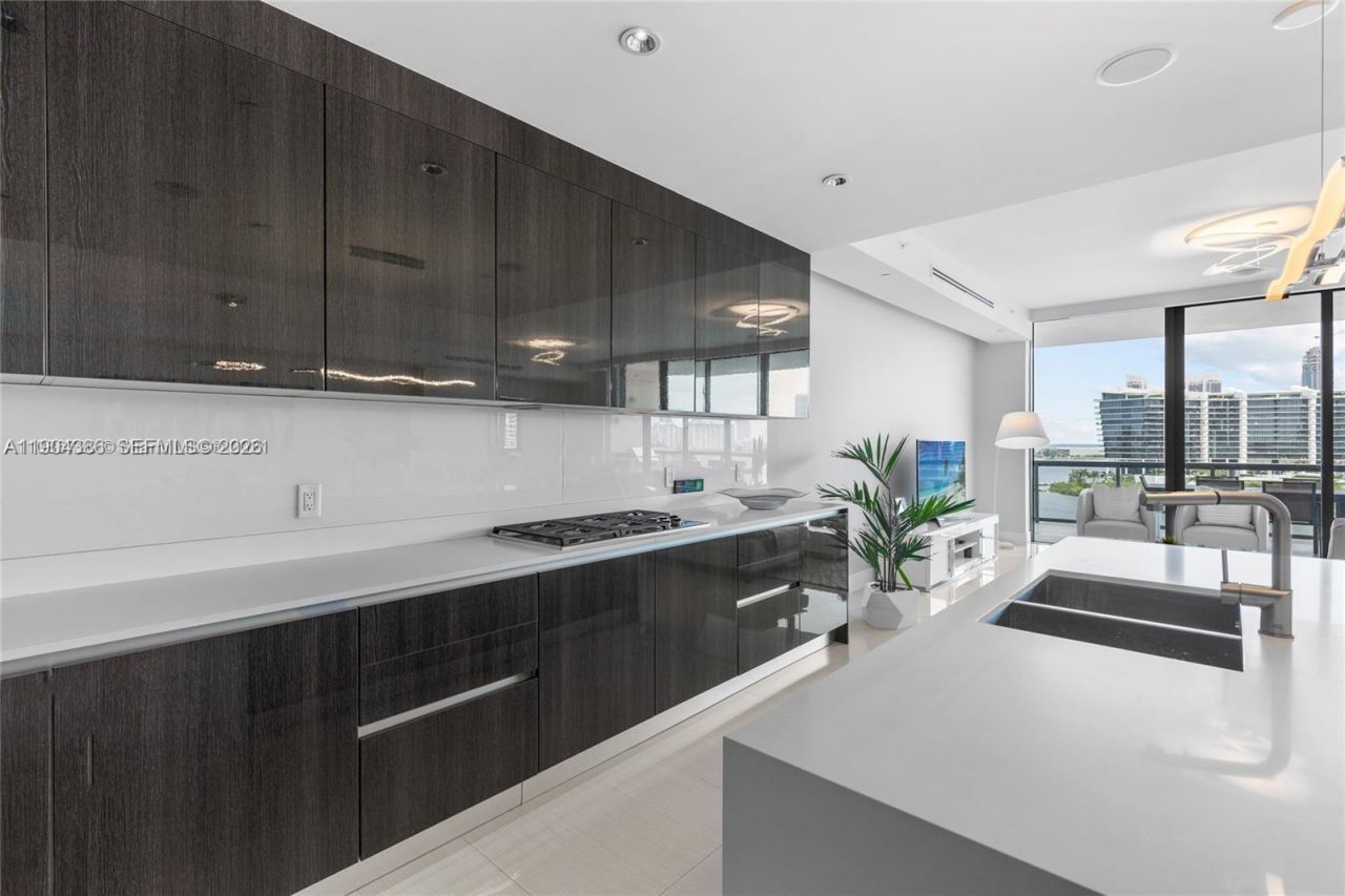 3300 NE 188th St, Unit 818, Aventura, FL 33180 Photo