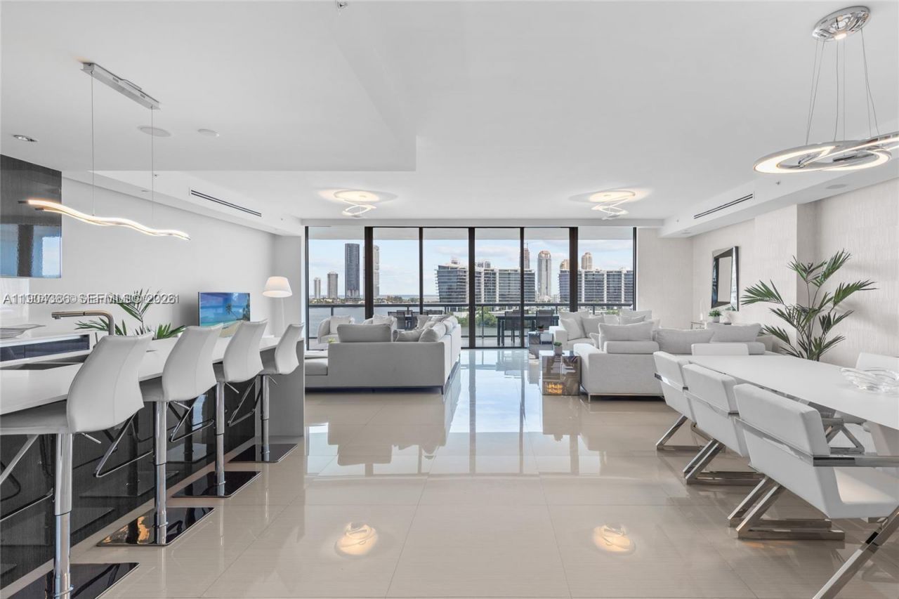 3300 NE 188th St, Unit 818, Aventura, FL 33180 Photo