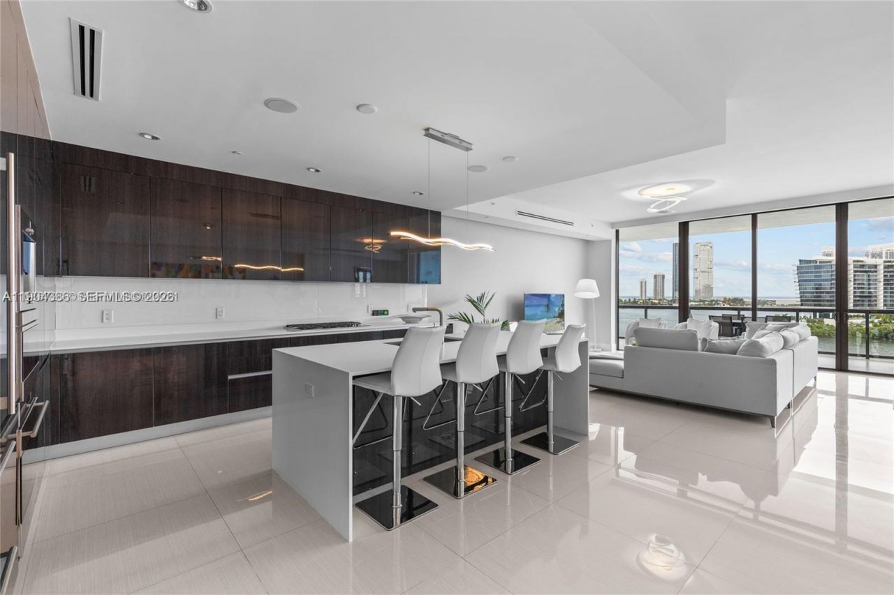 3300 NE 188th St, Unit 818, Aventura, FL 33180 Photo