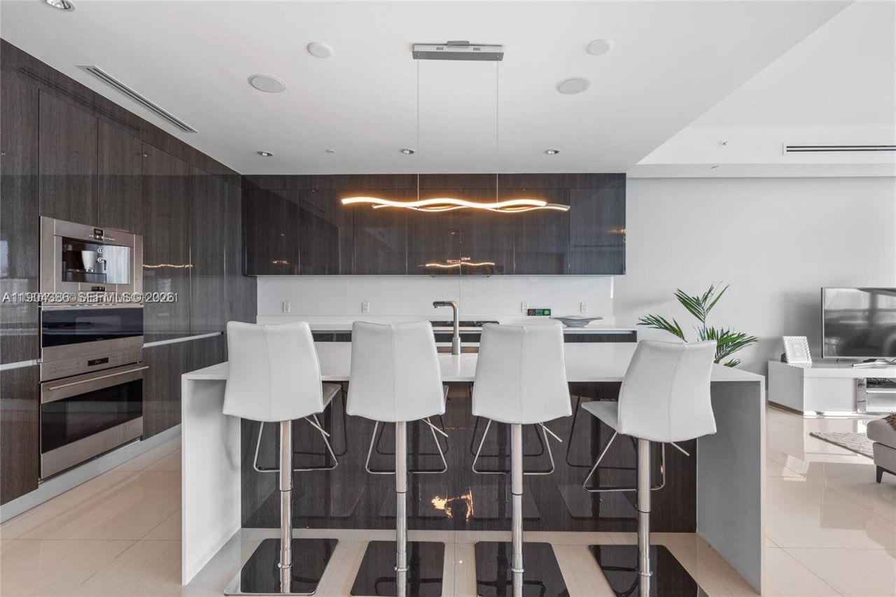 3300 NE 188th St, Unit 818, Aventura, FL 33180 Photo