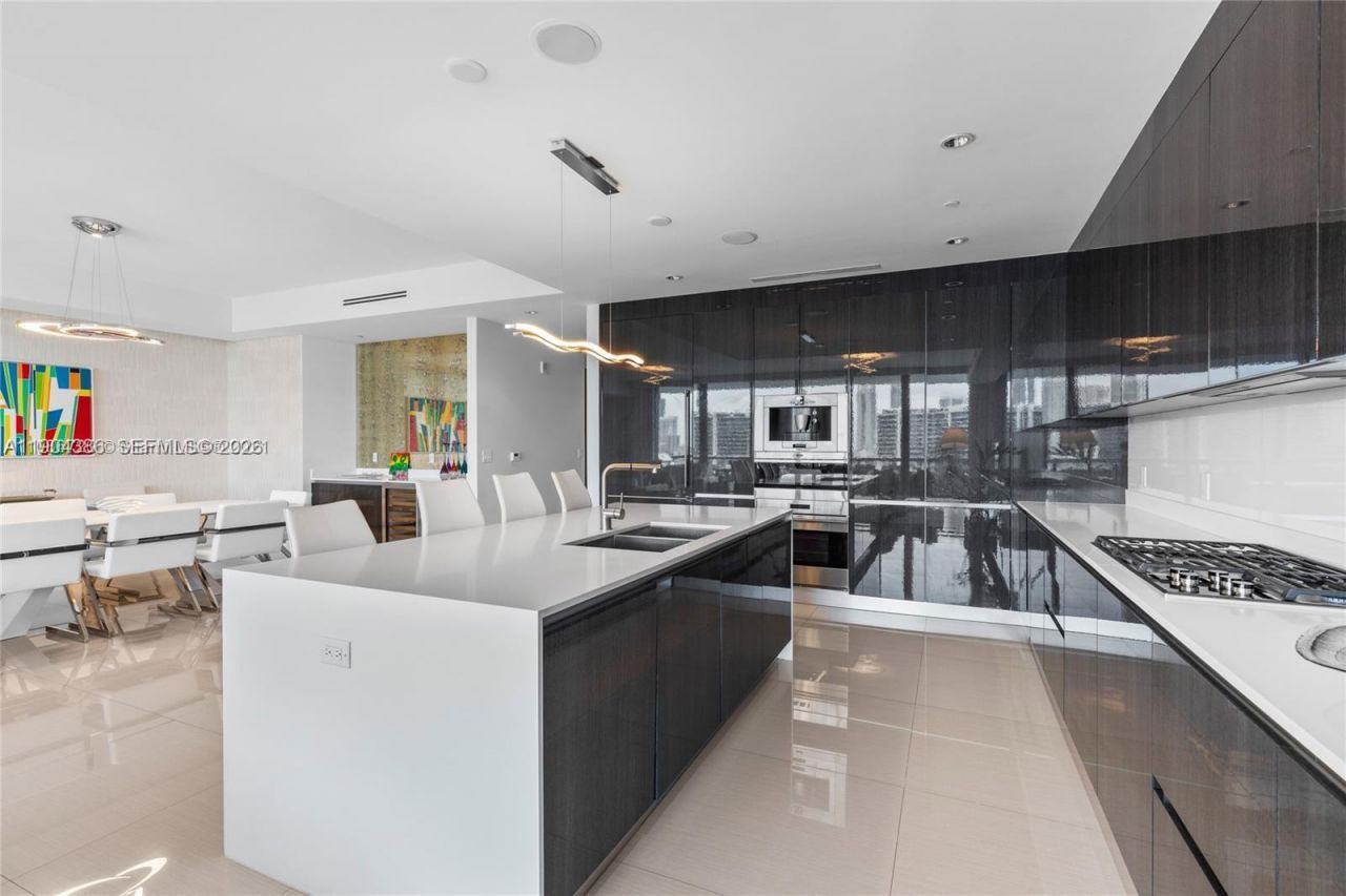 3300 NE 188th St, Unit 818, Aventura, FL 33180 Photo