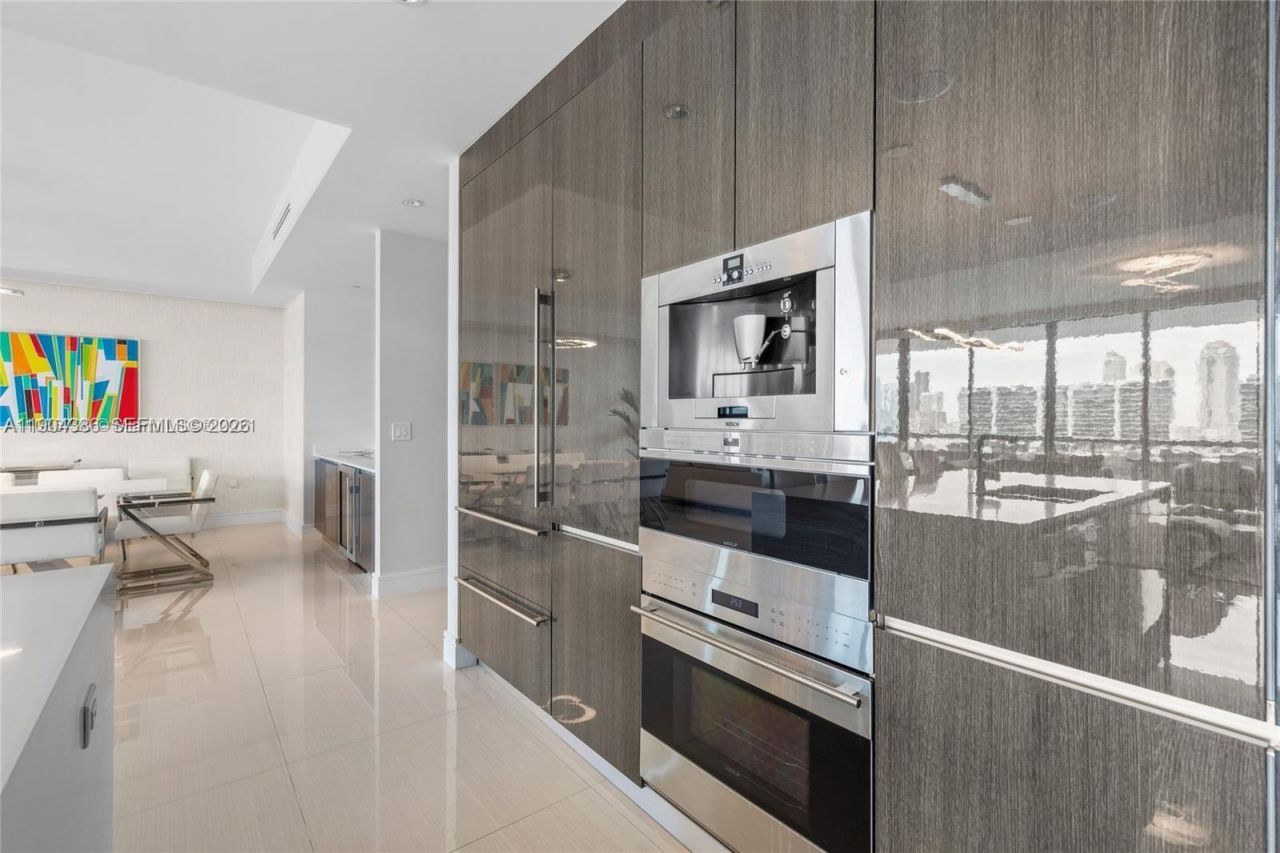 3300 NE 188th St, Unit 818, Aventura, FL 33180 Photo