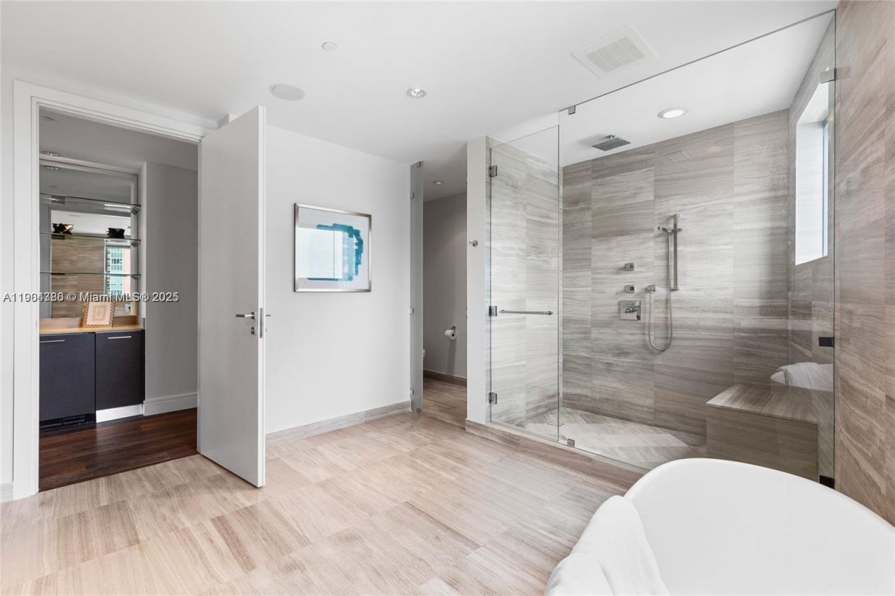 3300 NE 188th St, Unit 818, Aventura, FL 33180 Photo