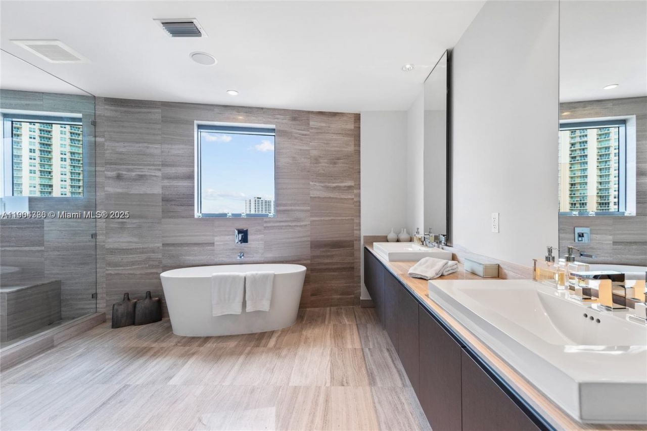 3300 NE 188th St, Unit 818, Aventura, FL 33180 Photo