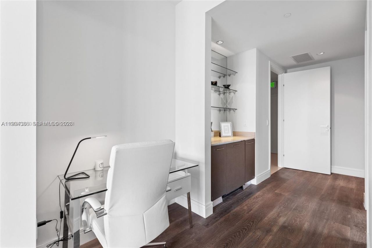 3300 NE 188th St, Unit 818, Aventura, FL 33180 Photo