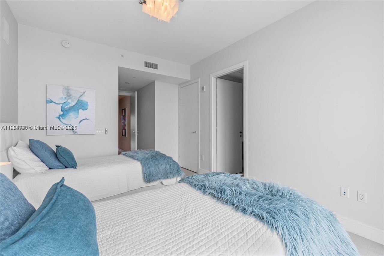 3300 NE 188th St, Unit 818, Aventura, FL 33180 Photo