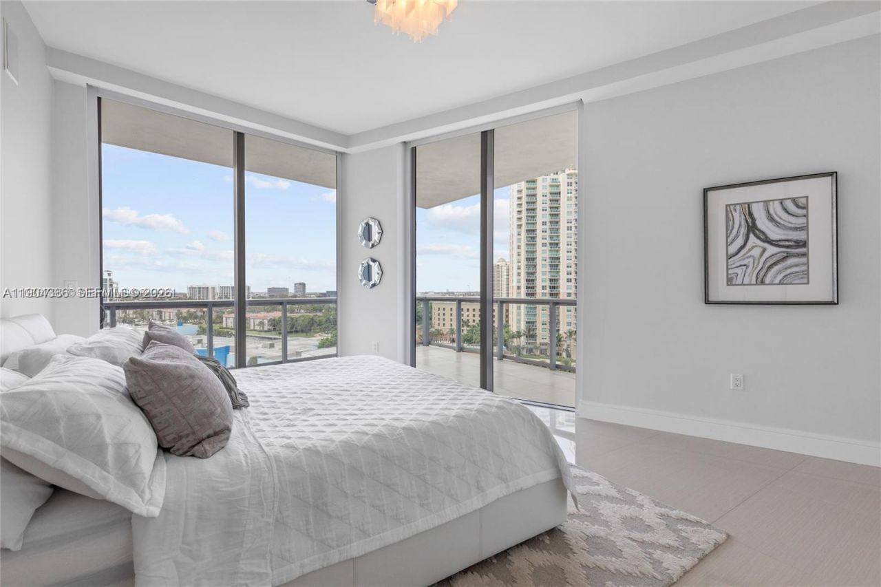 3300 NE 188th St, Unit 818, Aventura, FL 33180 Photo