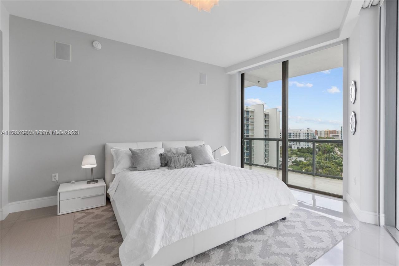 3300 NE 188th St, Unit 818, Aventura, FL 33180 Photo