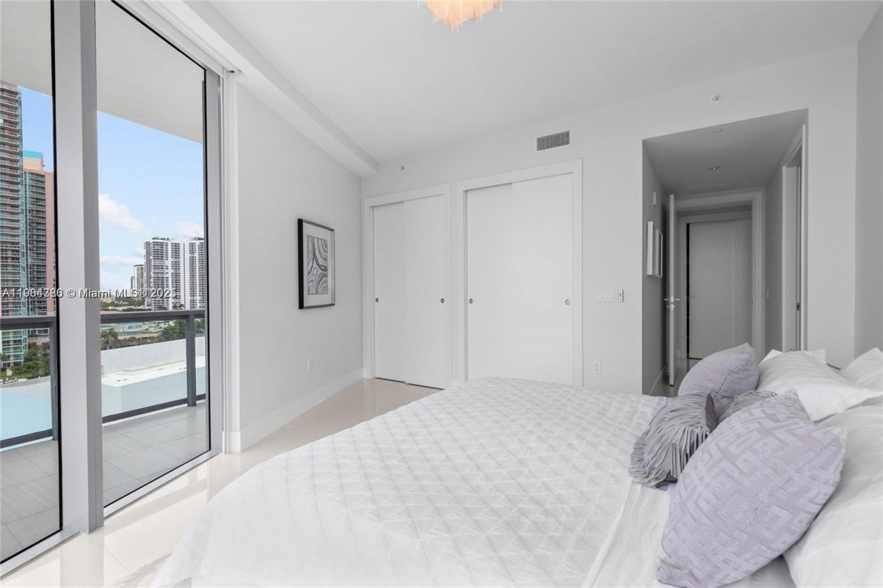 3300 NE 188th St, Unit 818, Aventura, FL 33180 Photo