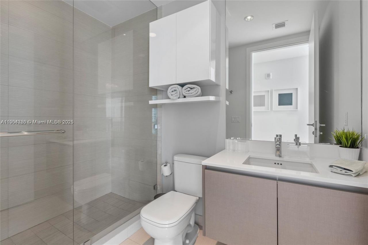 3300 NE 188th St, Unit 818, Aventura, FL 33180 Photo