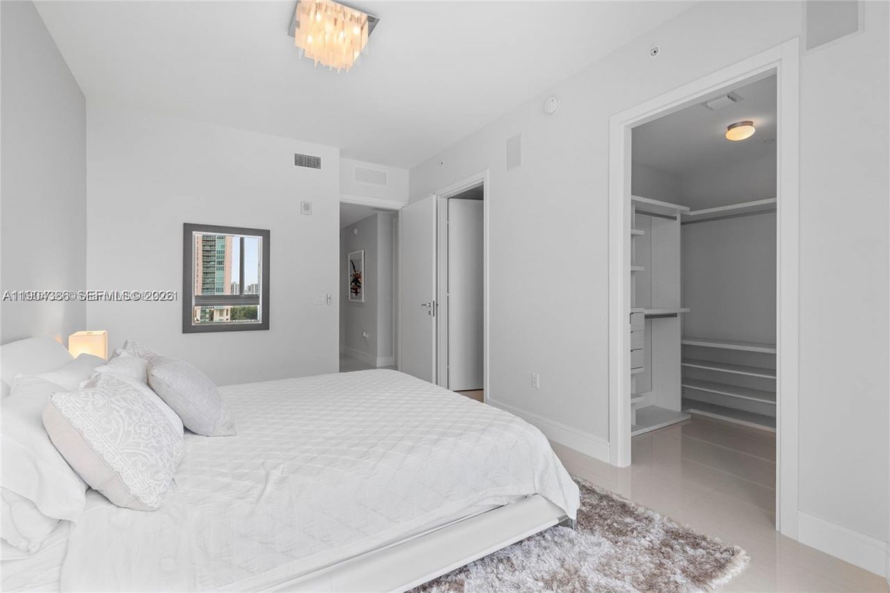 3300 NE 188th St, Unit 818, Aventura, FL 33180 Photo