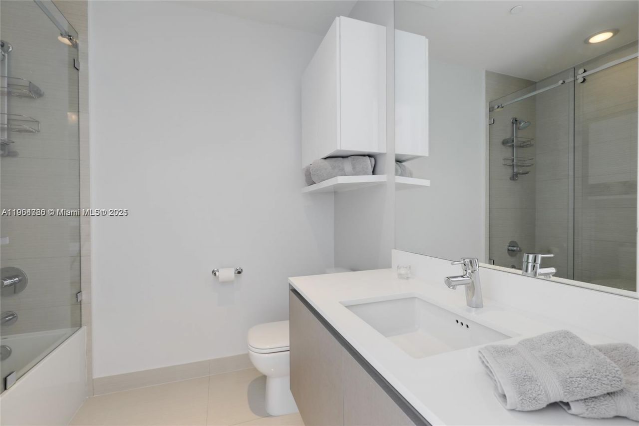 3300 NE 188th St, Unit 818, Aventura, FL 33180 Photo