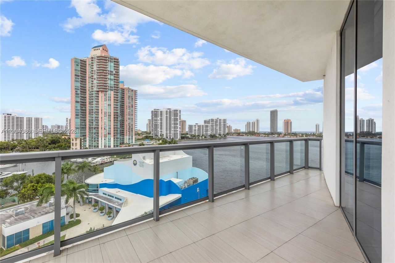 3300 NE 188th St, Unit 818, Aventura, FL 33180 Photo
