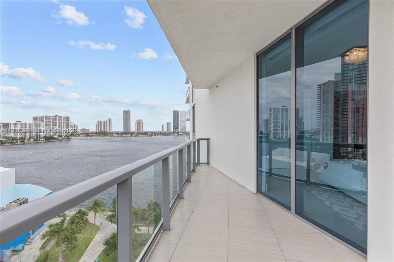 3300 NE 188th St, Unit 818, Aventura, FL 33180 Photo