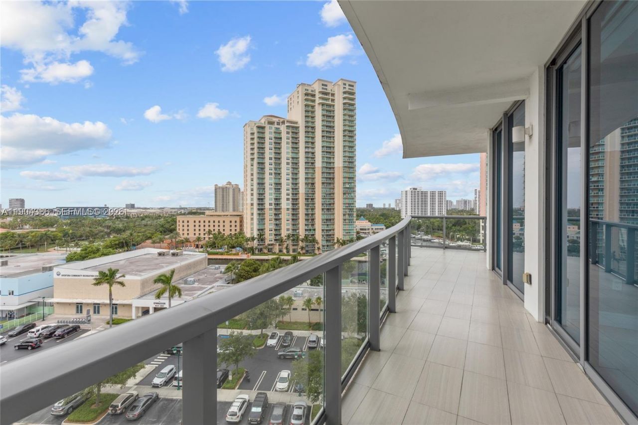 3300 NE 188th St, Unit 818, Aventura, FL 33180 Photo