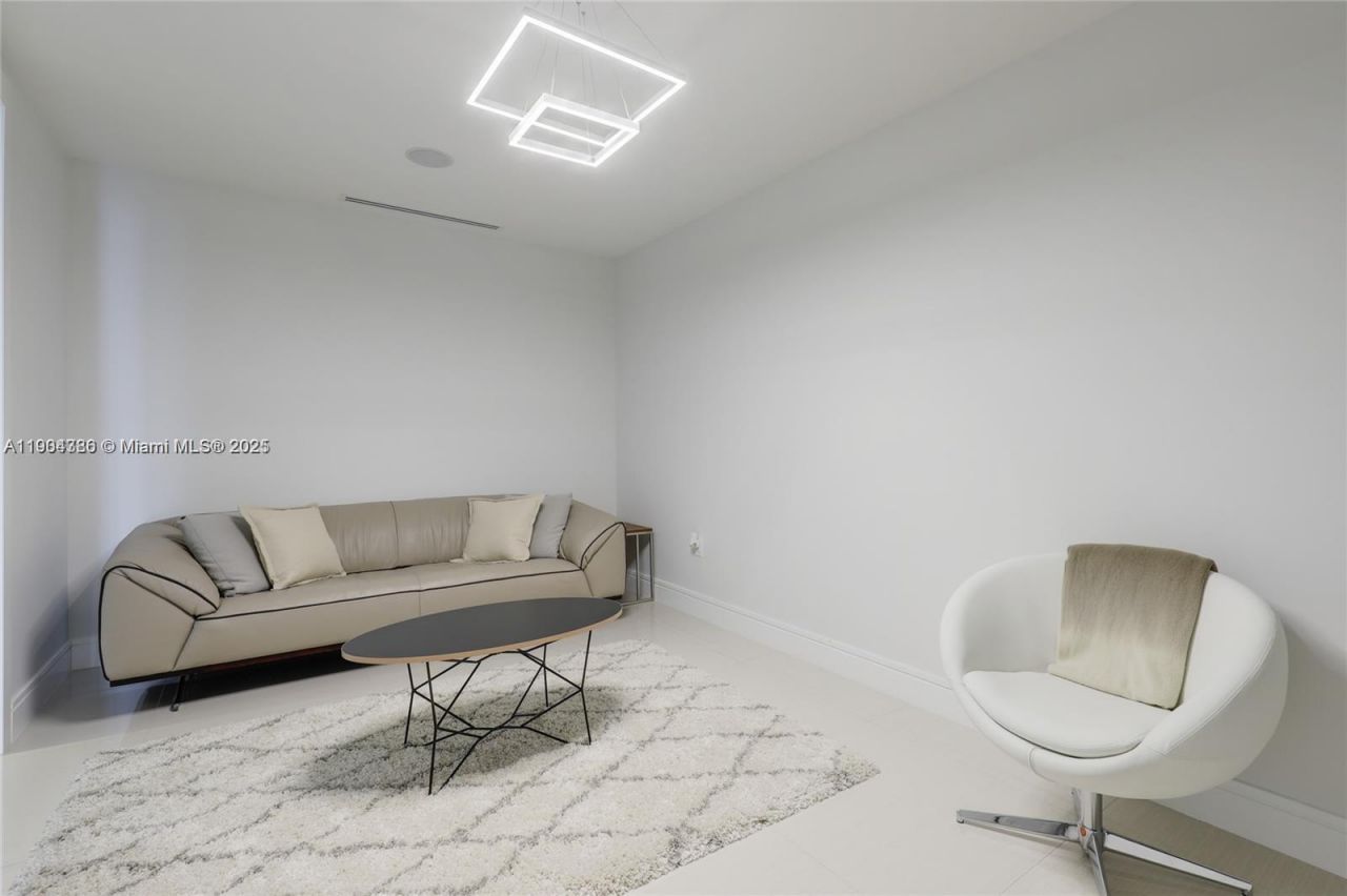 3300 NE 188th St, Unit 818, Aventura, FL 33180 Photo