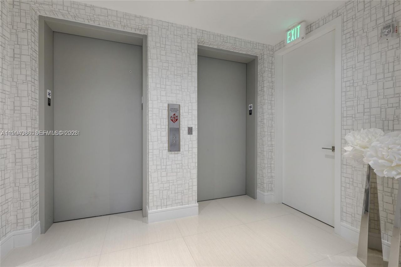 3300 NE 188th St, Unit 818, Aventura, FL 33180 Photo