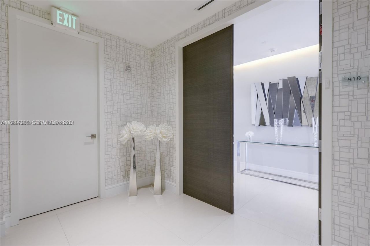 3300 NE 188th St, Unit 818, Aventura, FL 33180 Photo