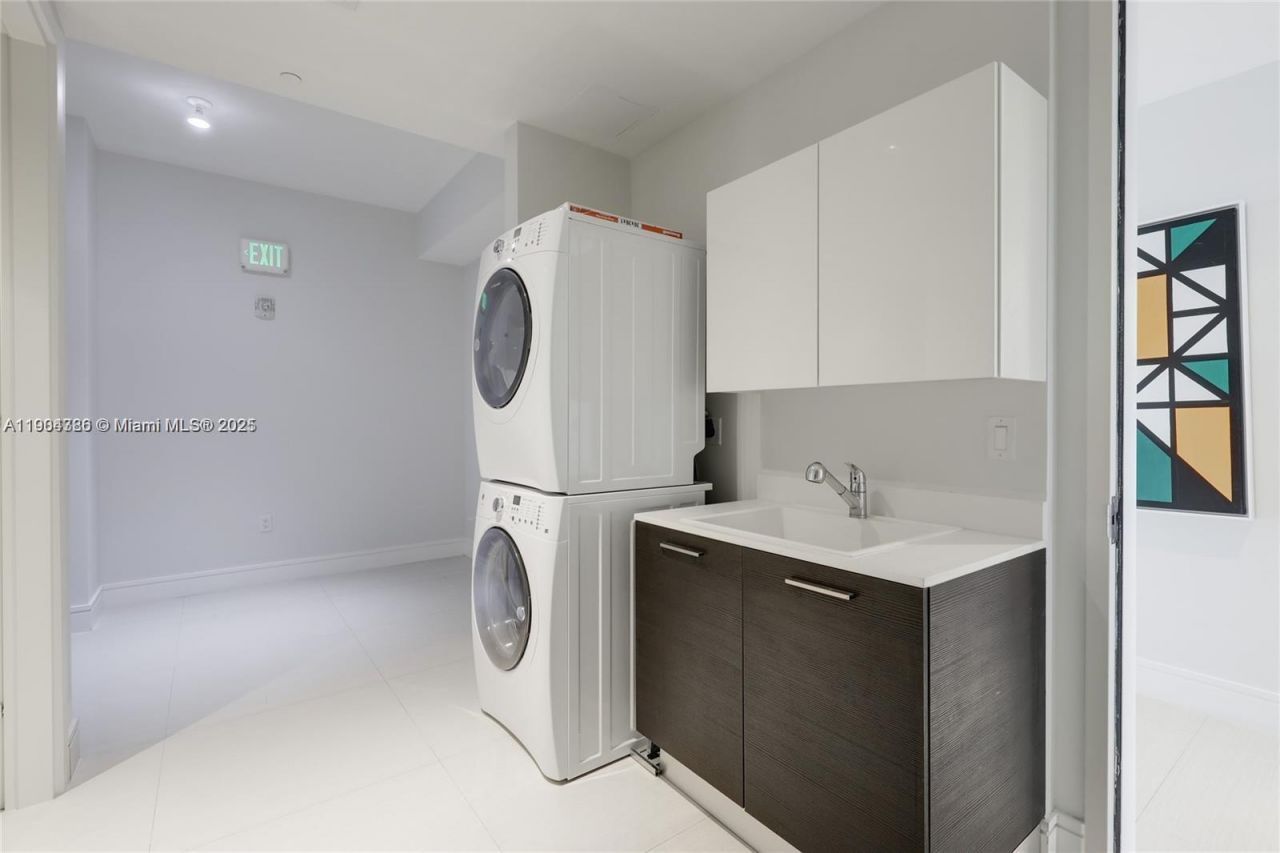 3300 NE 188th St, Unit 818, Aventura, FL 33180 Photo