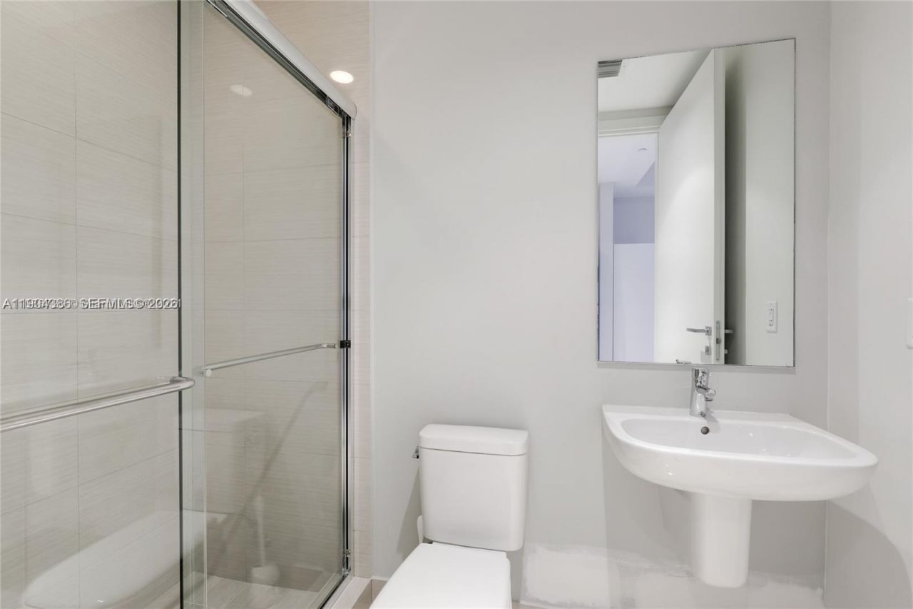 3300 NE 188th St, Unit 818, Aventura, FL 33180 Photo