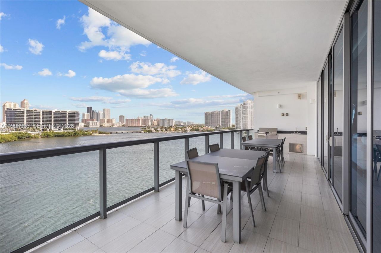 3300 NE 188th St, Unit 818, Aventura, FL 33180 Photo