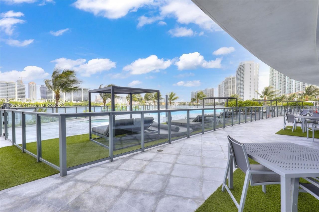 3300 NE 188th St, Unit 818, Aventura, FL 33180 Photo