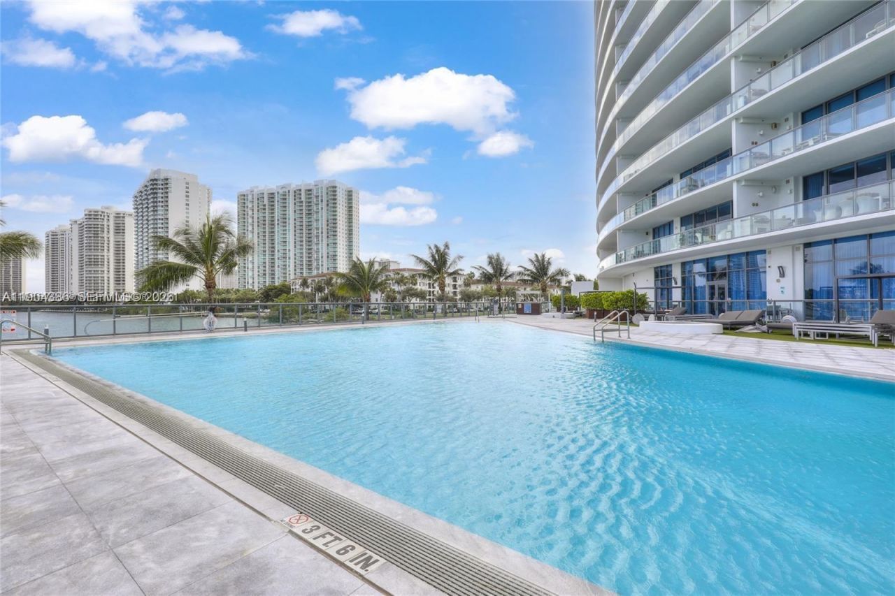 3300 NE 188th St, Unit 818, Aventura, FL 33180 Photo
