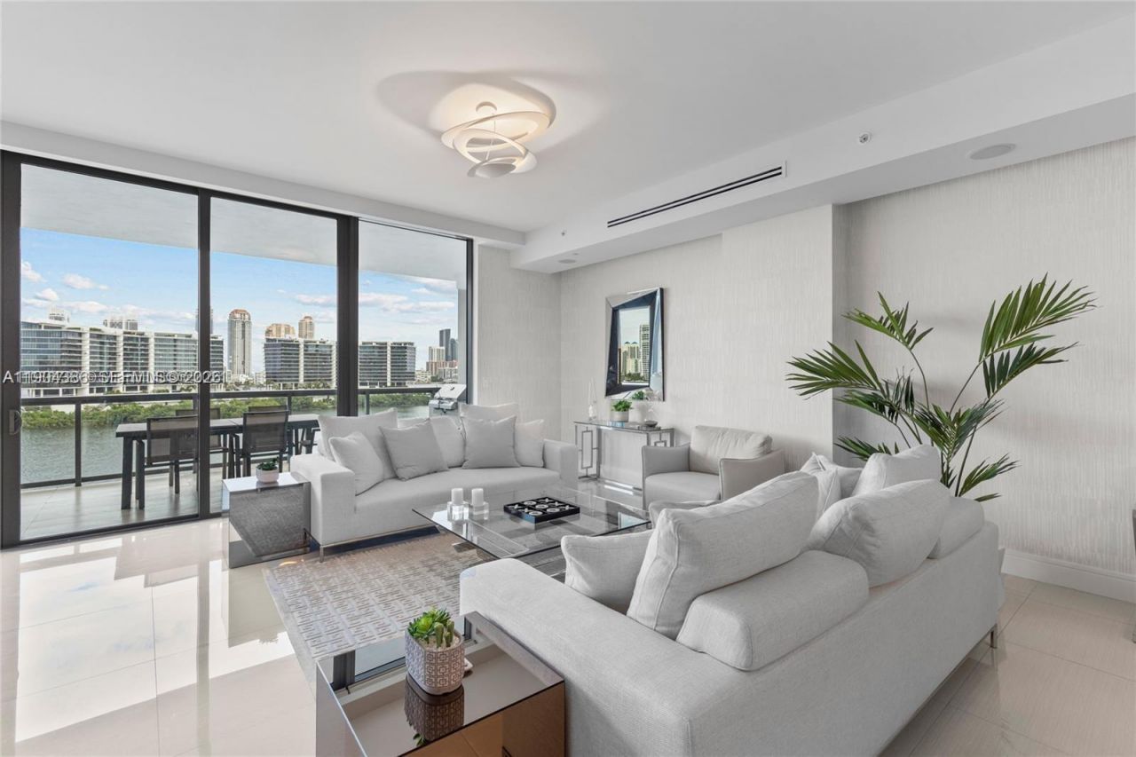 3300 NE 188th St, Unit 818, Aventura, FL 33180 Photo