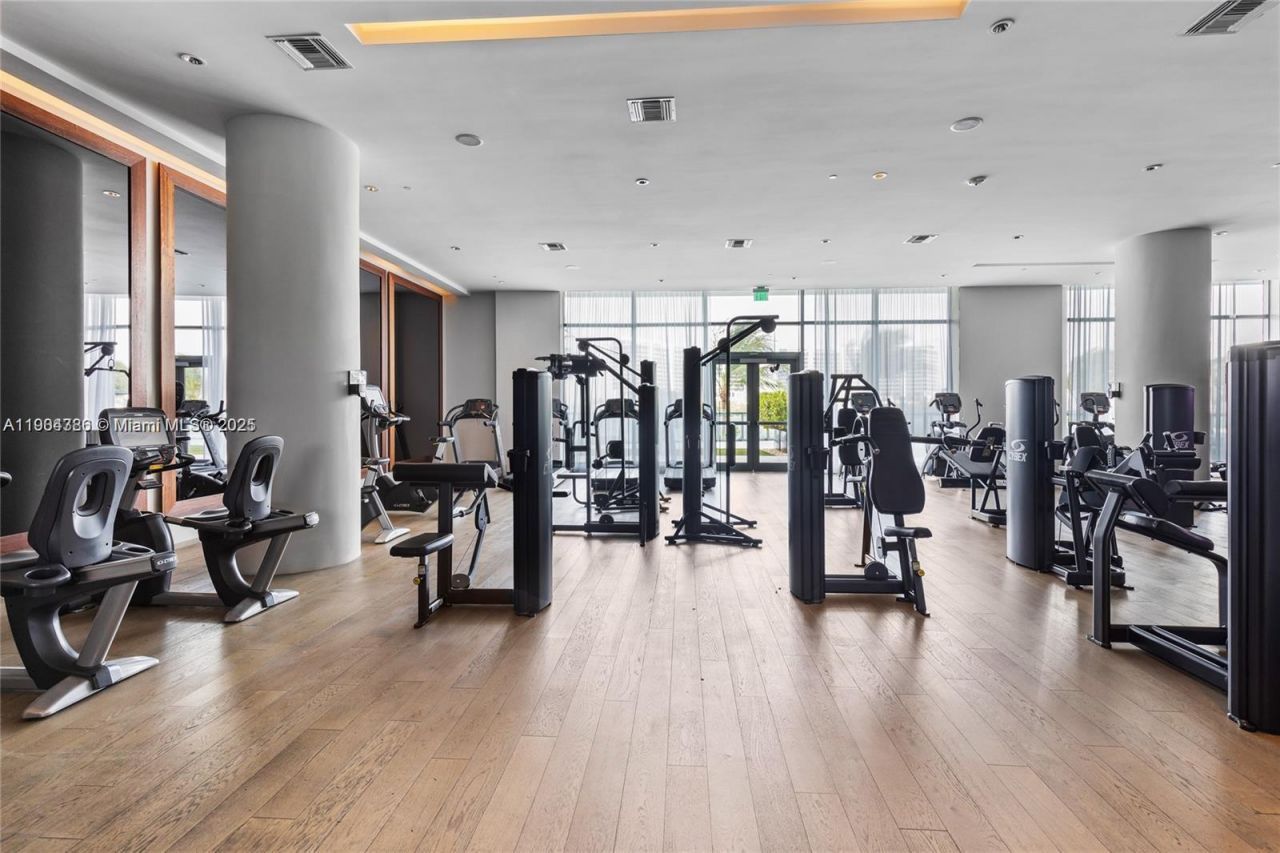 3300 NE 188th St, Unit 818, Aventura, FL 33180 Photo