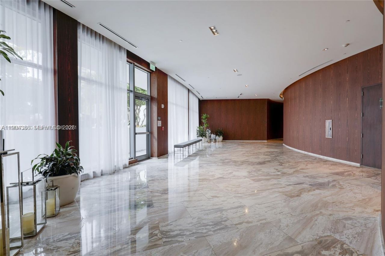 3300 NE 188th St, Unit 818, Aventura, FL 33180 Photo