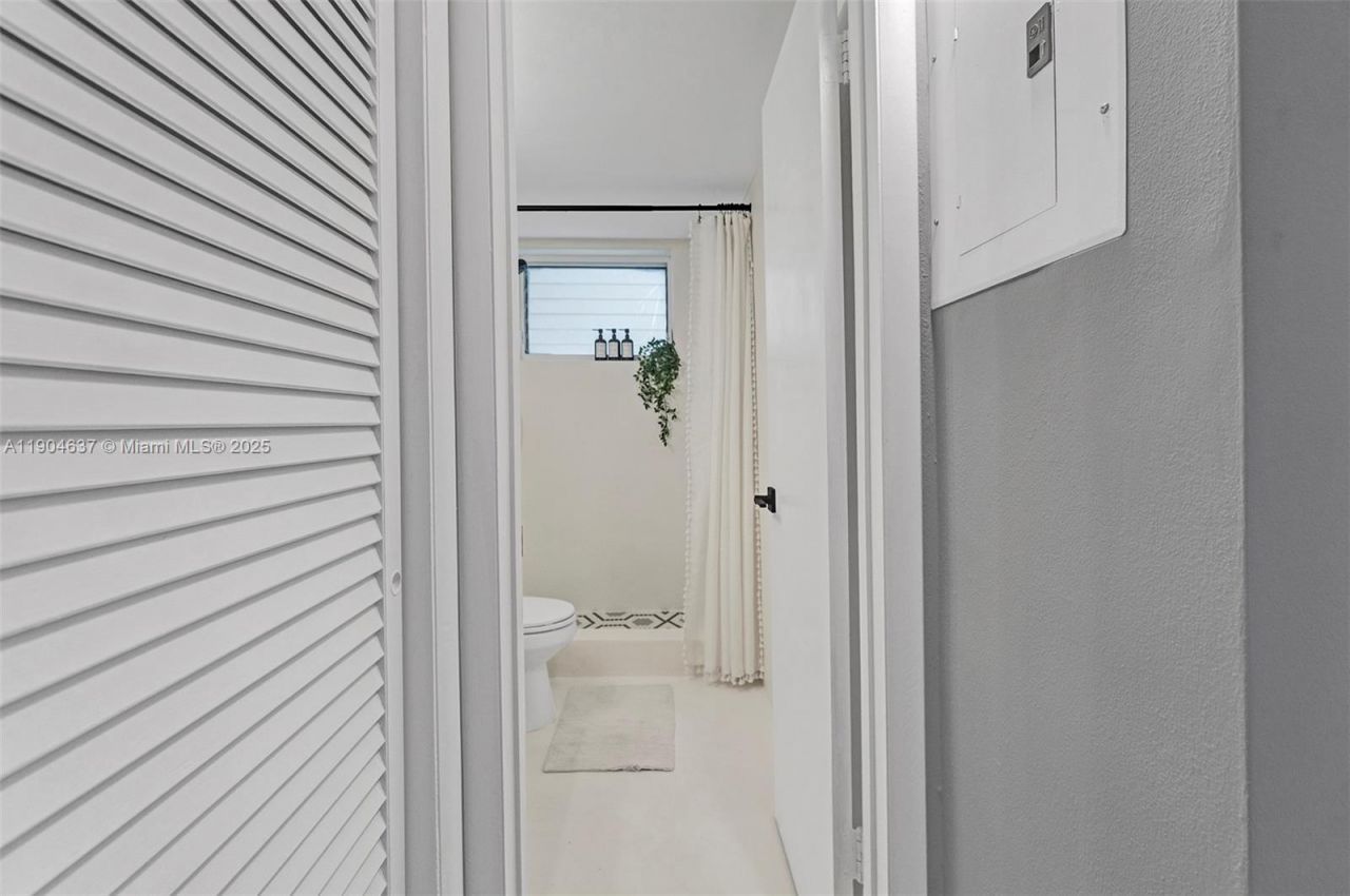 1150 Euclid Ave, Unit 305, Miami Beach, FL 33139 Photo