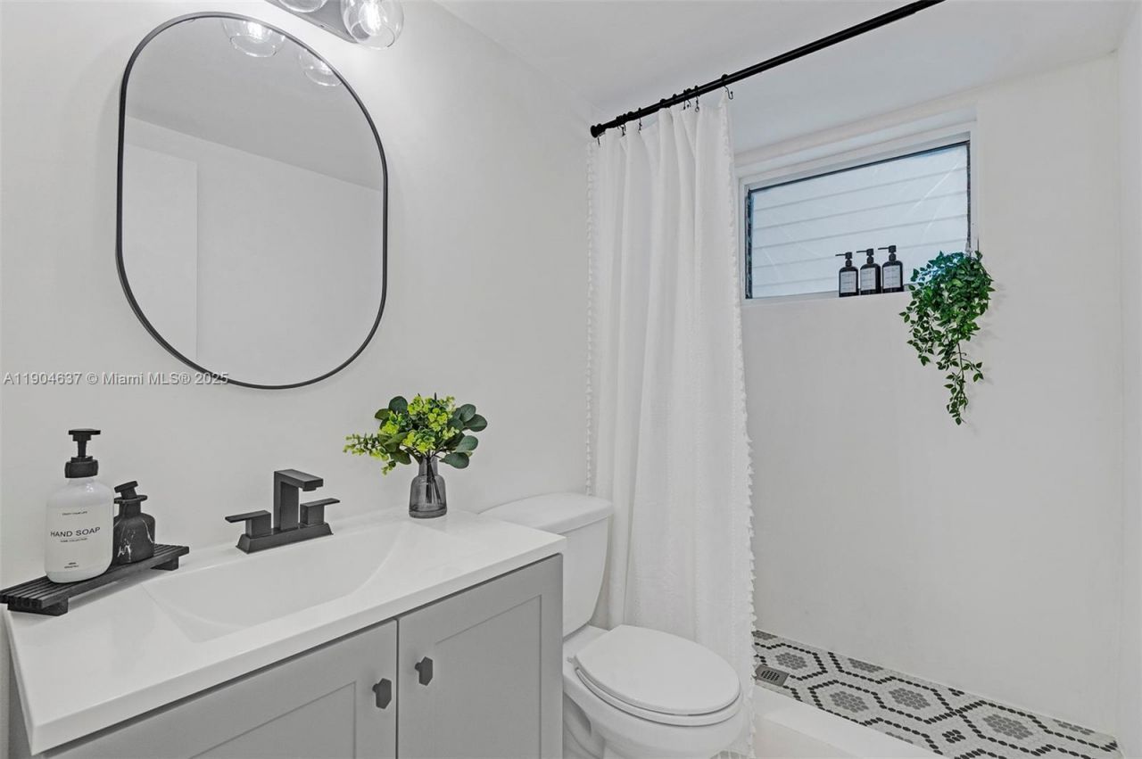 1150 Euclid Ave, Unit 305, Miami Beach, FL 33139 Photo