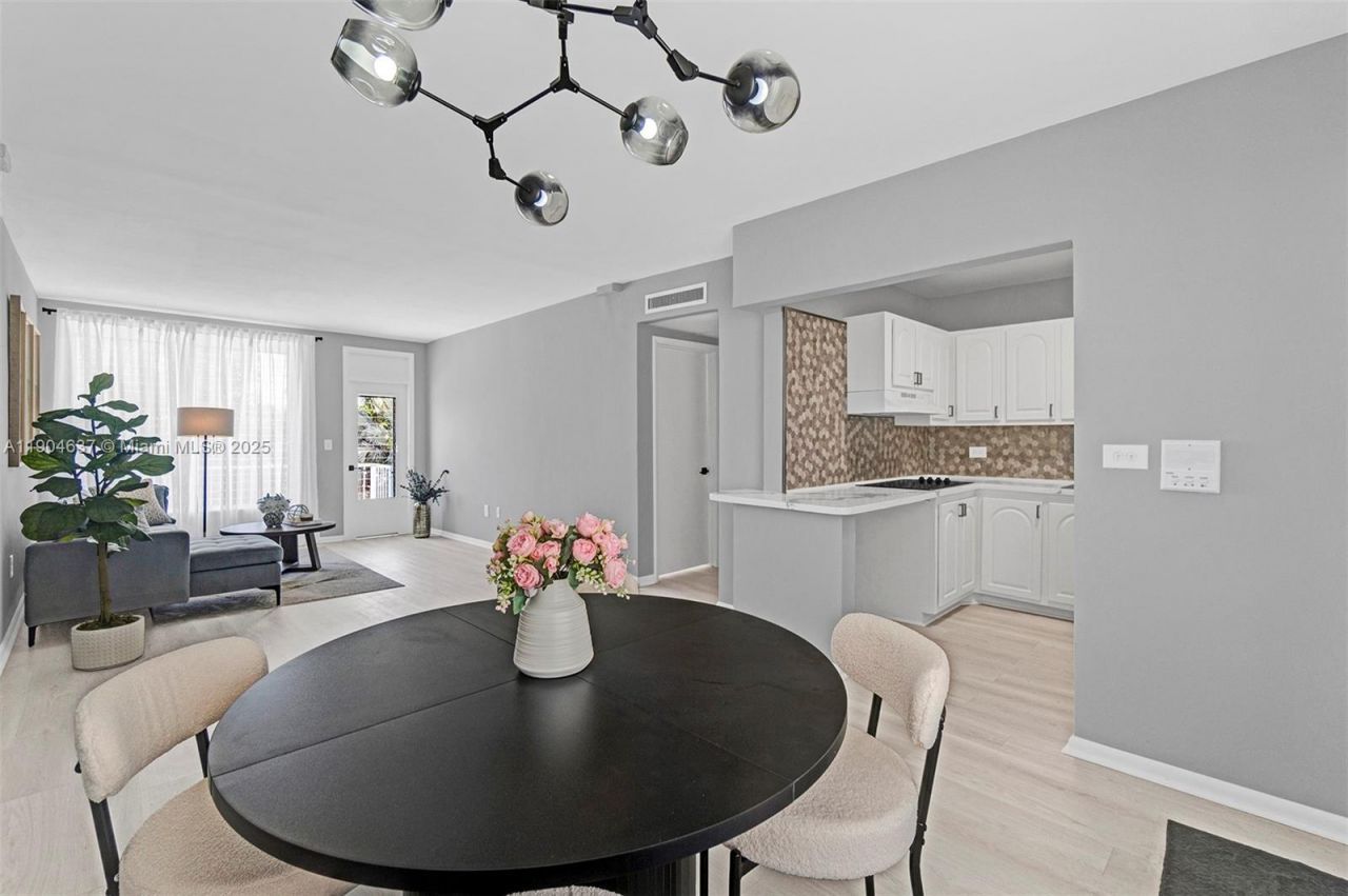 1150 Euclid Ave, Unit 305, Miami Beach, FL 33139 Photo