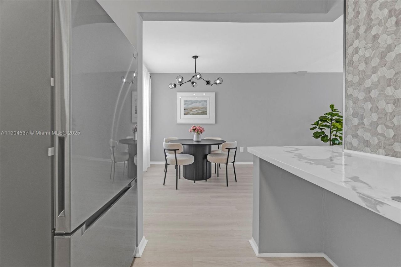 1150 Euclid Ave, Unit 305, Miami Beach, FL 33139 Photo